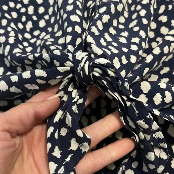 Joie Women’s Tie-Front navy Tank Top. 100% silk. XS - Picture 3 of 5